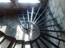 Металлическая каркасная лестница 34