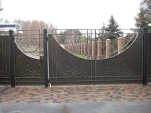 Фото - ART: 12 Распашные ворота и калитка зашитые металлом на половину.