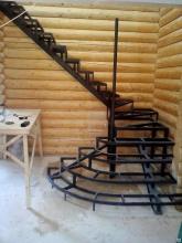 Металлическая каркасная лестница 30