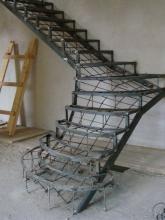 Металлическая каркасная лестница 33